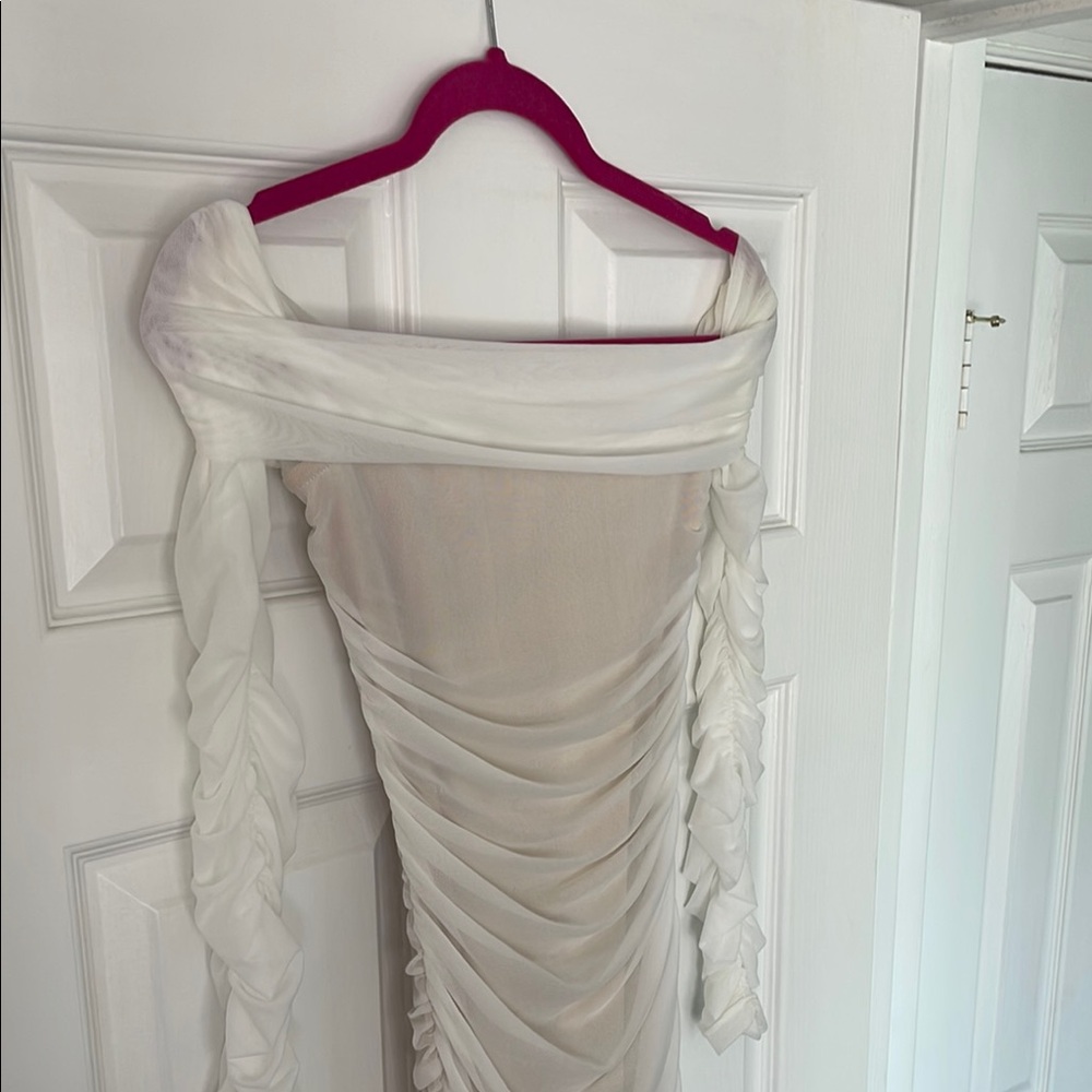 Elegant White Off-Shoulder Dress - Picture 5 of 5